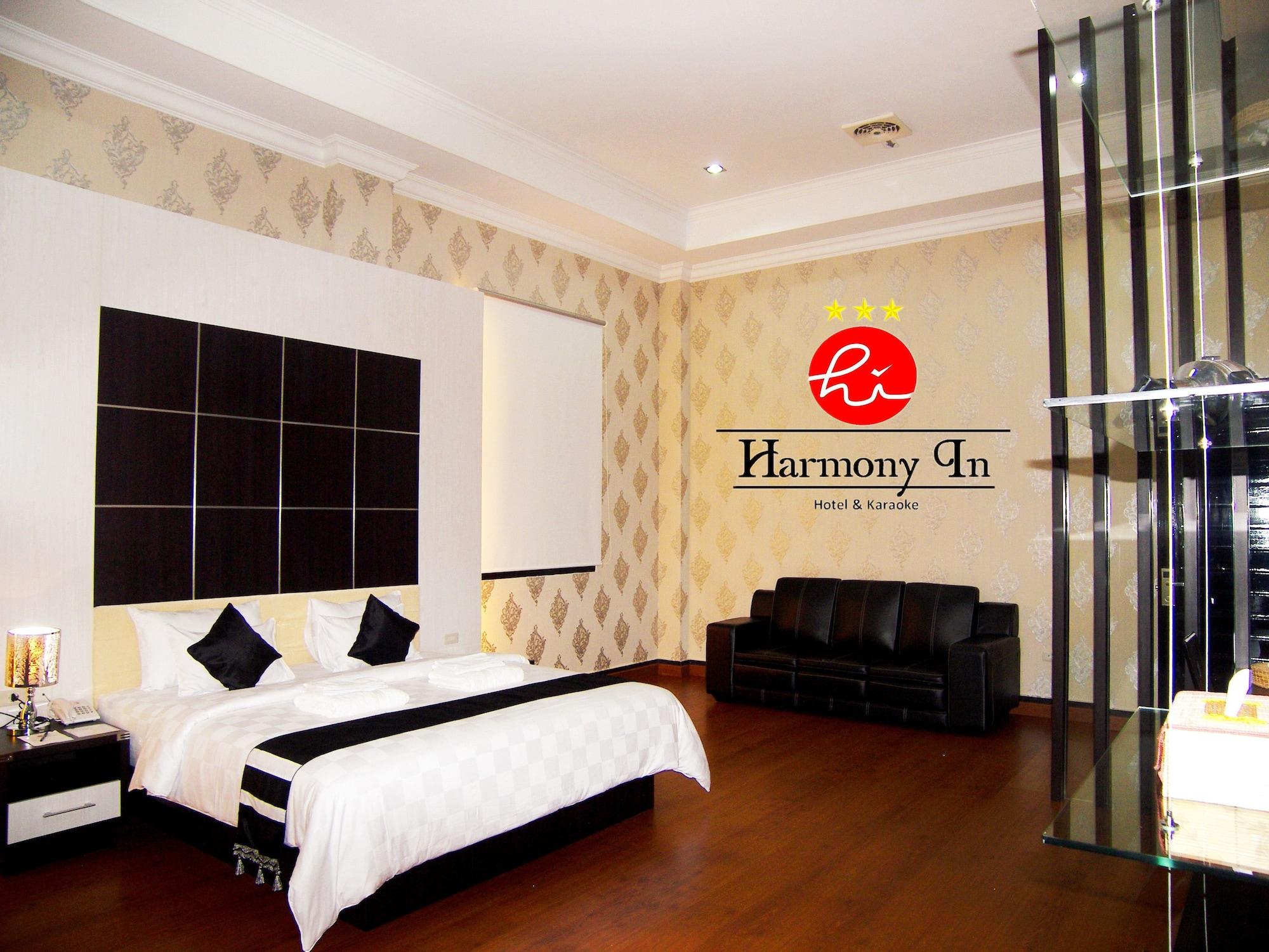 Hotel Harmony In & Karaoke Понтианак Екстериор снимка